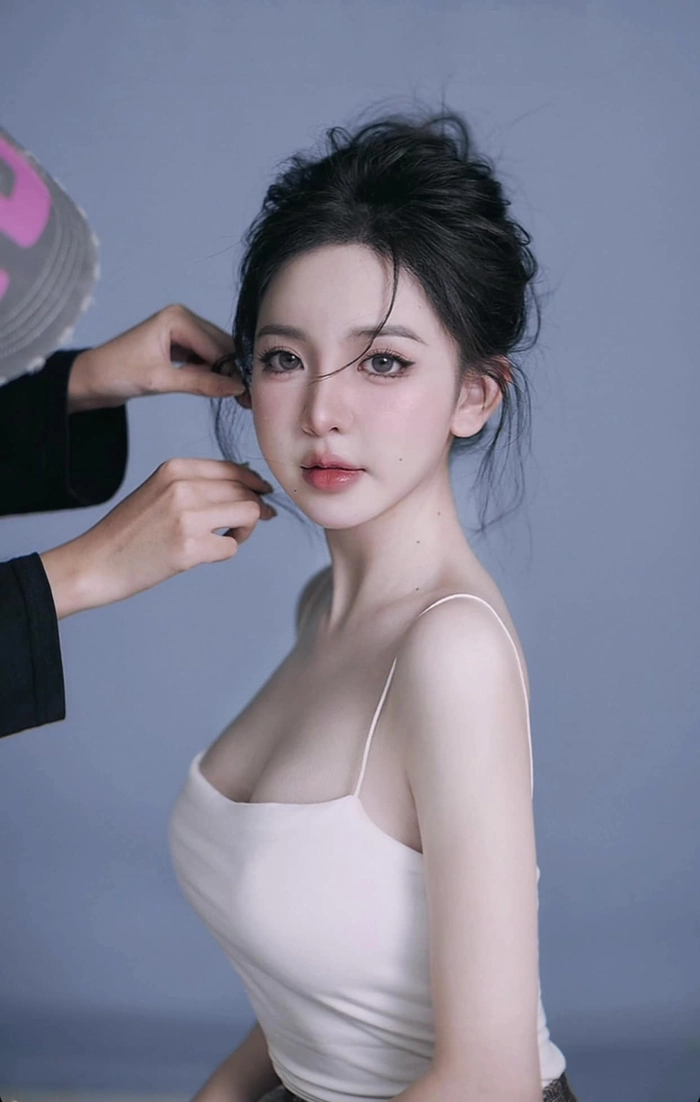 Tải hình ảnh Trần Huyền Châu hotgirl mới nổi