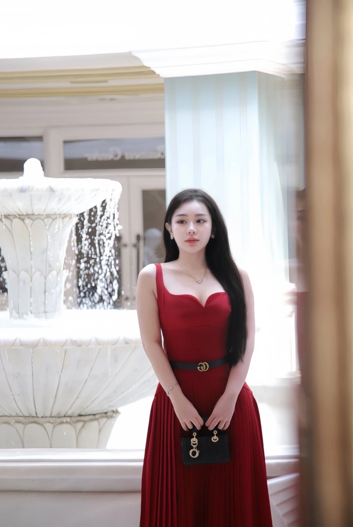 hình Trần Minh Thiên Di bikini lôi cuốn và quyến rũ