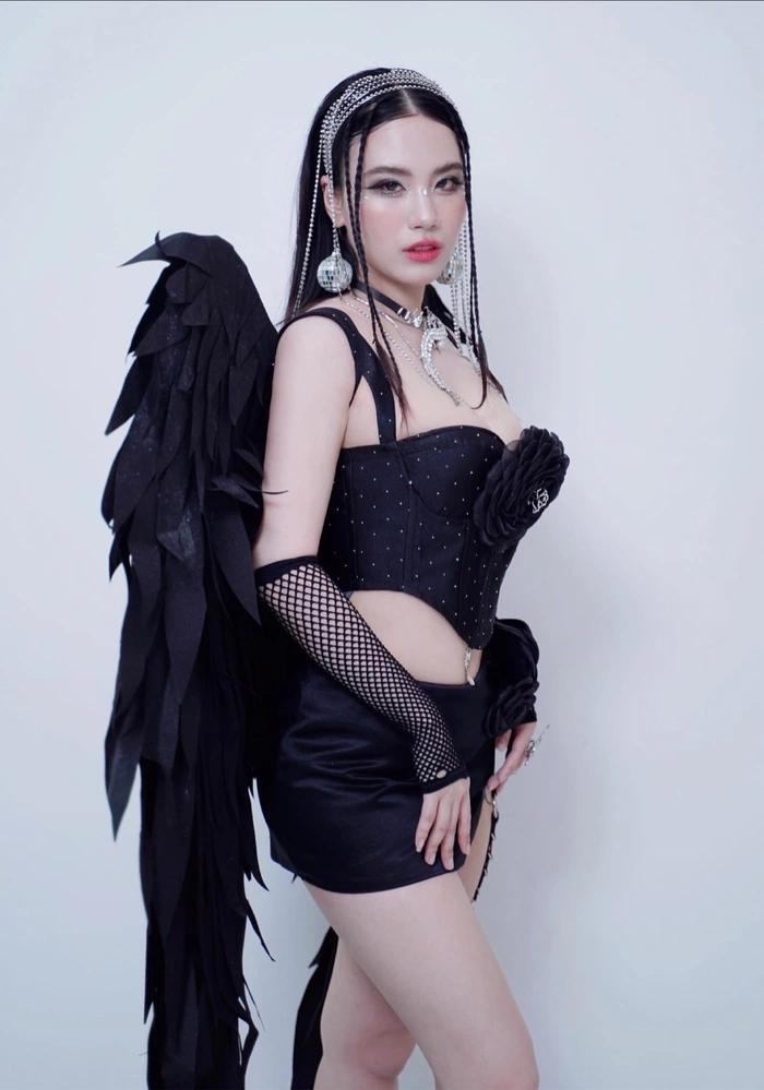 Bộ ảnh linh miu bikini hot trend trên mạng xã hội