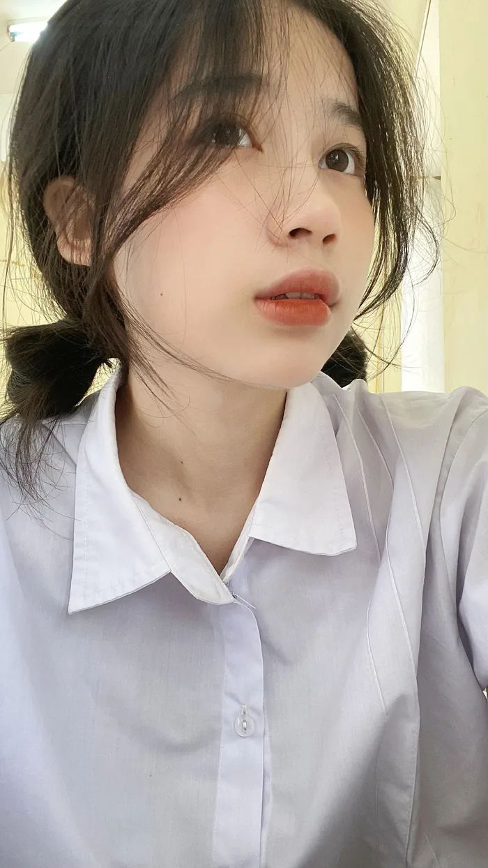 Chụp ảnh nữ sinh cấp 2 có phong cách đơn giản nhưng tinh tế.