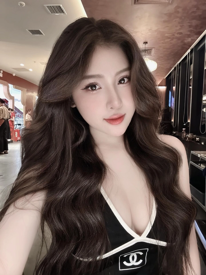 Ảnh nữ sinh cấp 3 có vòng một nở nang đầy lôi cuốn