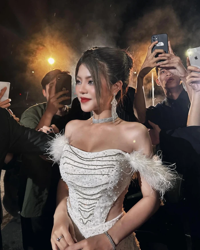 Tải ảnh Reency Ngô sexy được chia sẻ khắp diễn đàn