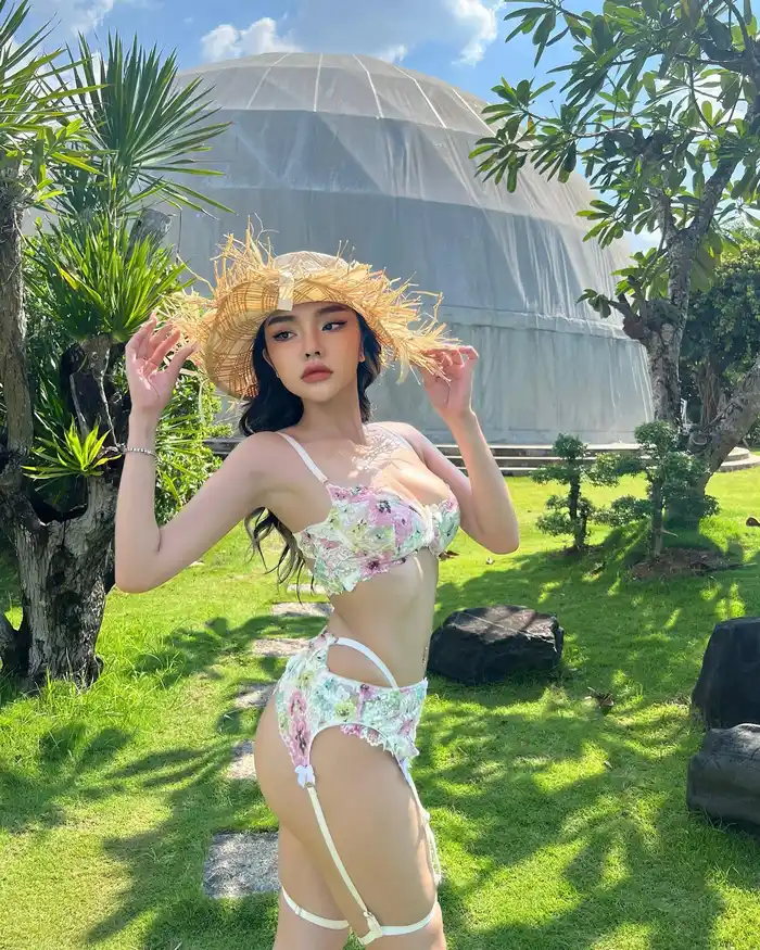Loạt ảnh Dương Mỹ Diện nude thu hút bởi thần thái gợi cảm