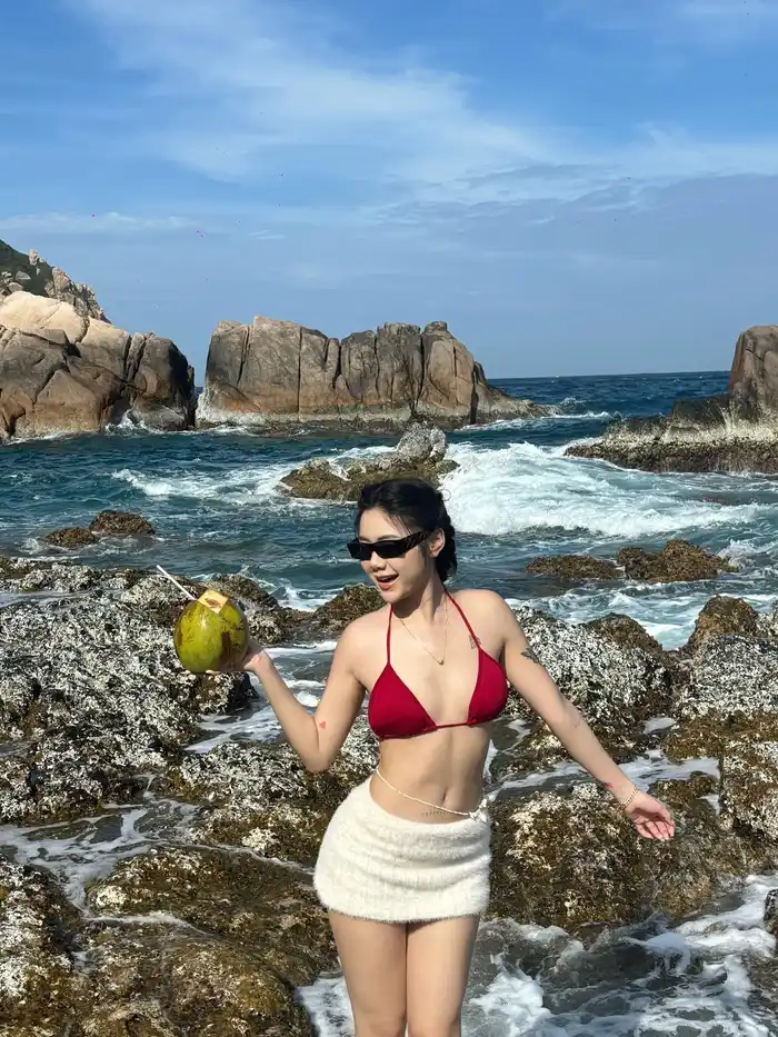 Hình avatar gái xinh khoe bưởi đầy cuốn hút