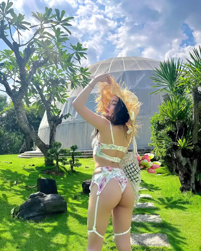 Hình ảnh Dương Mỹ Diện nude gây ấn tượng mạnh mẽ