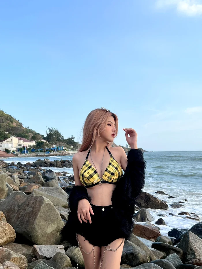 Xem ảnh Reency Ngô sexy thể hiện sự tự tin và gợi cảm