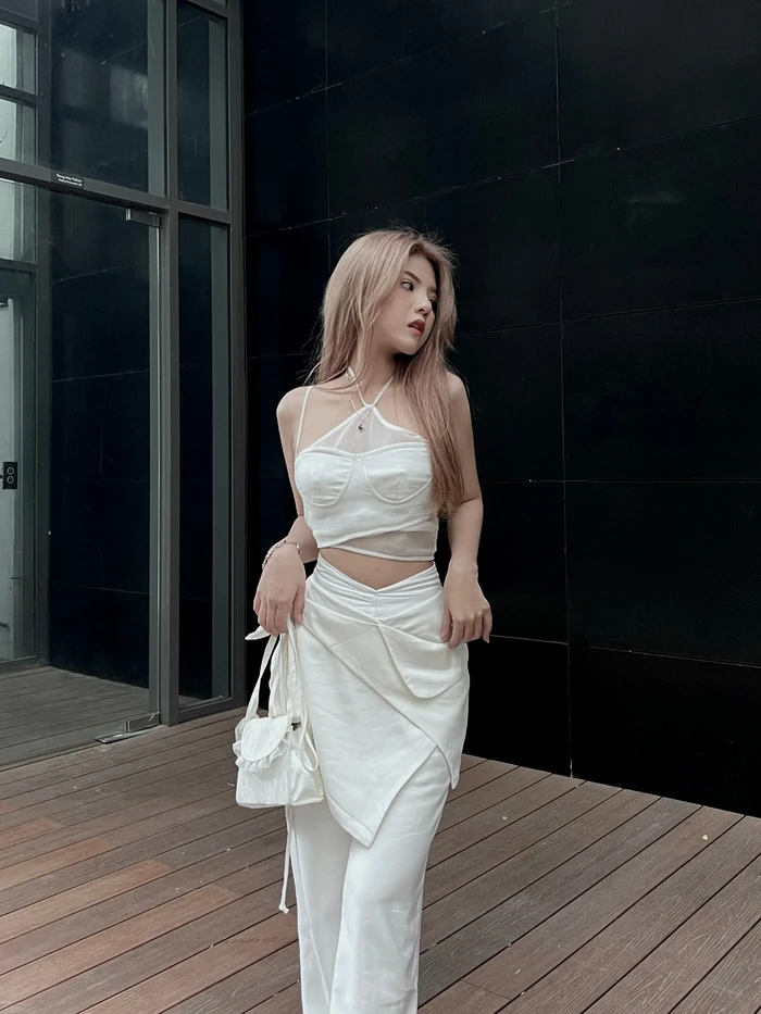 Tải hình Reency Ngô sexy đầy nữ tính và quyến rũ