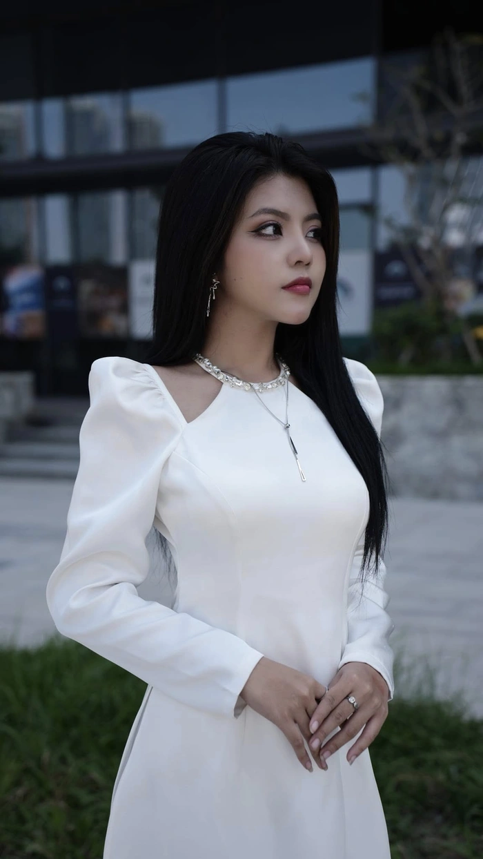 Ảnh mạng Reency Ngô sexy thu hút mọi ánh nhìn