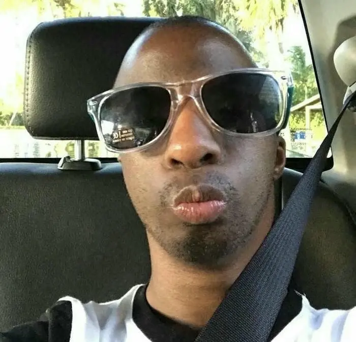 Ảnh anh da đen meme hài hước biểu cảm dí dỏm trên xe hơi Ảnh anh da đen meme hài hước biểu cảm dí dỏm trên xe hơi