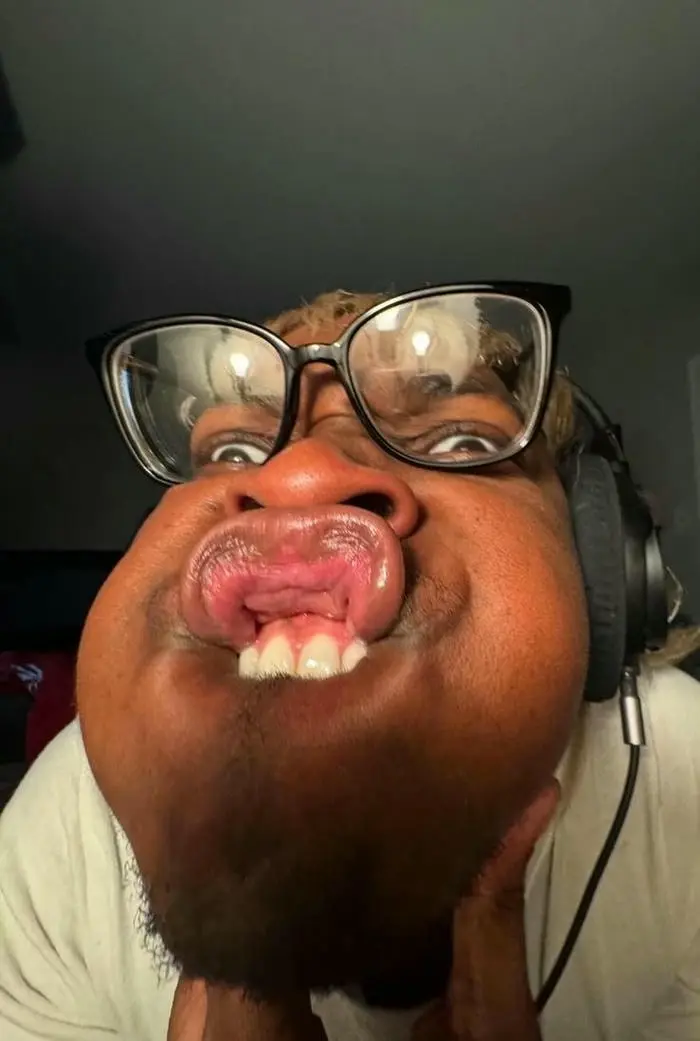 Ảnh anh da đen meme hài hước biểu cảm lố của streamer da màu Ảnh anh da đen meme hài hước biểu cảm lố của streamer da màu