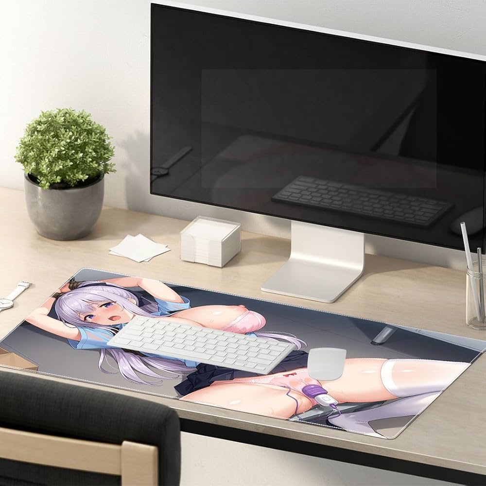 Ảnh gái anime không mặc đồ gợi cảm trên mousepad bàn làm việc với vibrator Ảnh gái anime không mặc đồ gợi cảm trên mousepad bàn làm việc với vibrator