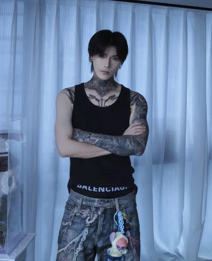 Ảnh trai đẹp xăm trổ phong cách cá tính hình mẫu nam thần ấn tượng Ảnh trai đẹp xăm trổ phong cách cá tính hình mẫu nam thần ấn tượng