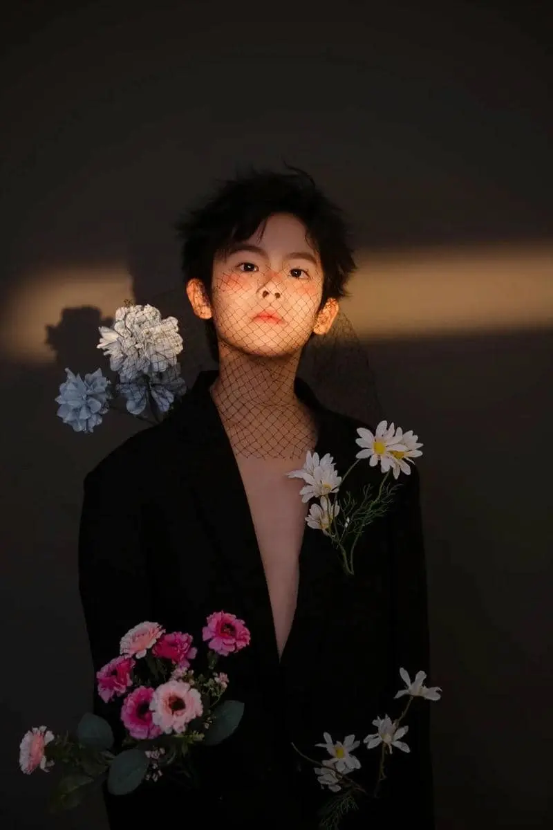 Chân dung cậu bé điển trai tuổi phong cách thời trang ấn tượng Chân dung cậu bé điển trai tuổi phong cách thời trang ấn tượng