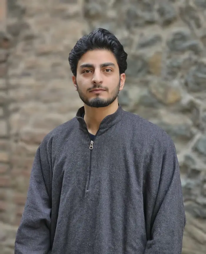 Chân dung mỹ nam ấn độ điển trai phong độ với vẻ ngoài cuốn hút Chân dung mỹ nam ấn độ điển trai phong độ với vẻ ngoài cuốn hút