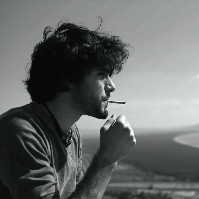 Chân dung mỹ nam ấn độ phong trần bên khung trời rộng lớn Chân dung mỹ nam ấn độ phong trần bên khung trời rộng lớn