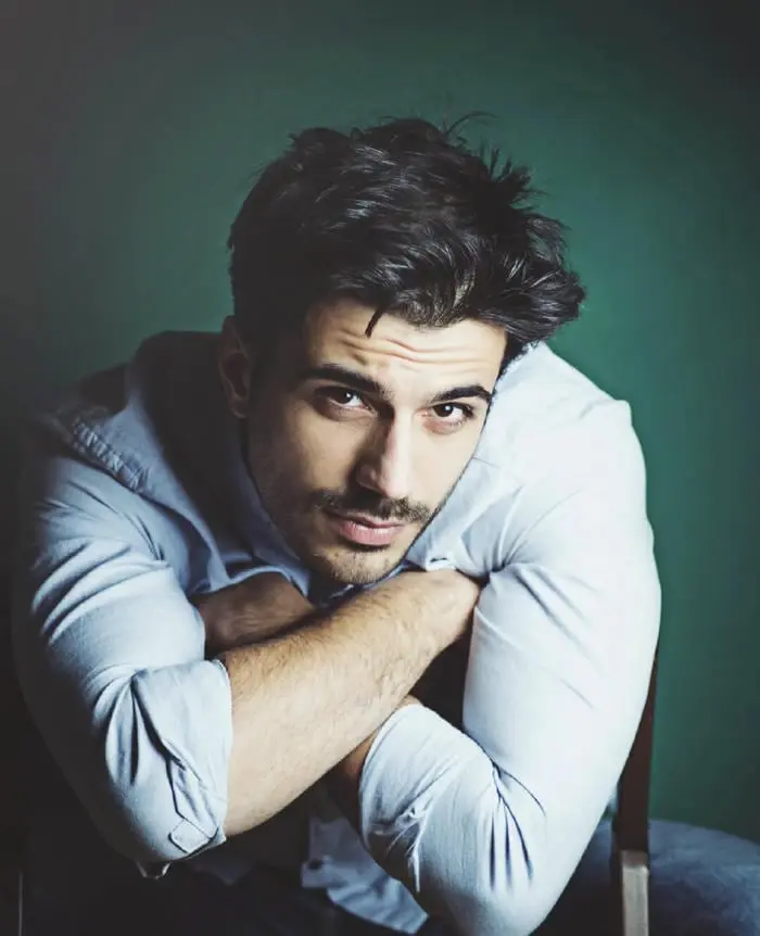 Chàng trai ấn độ điển trai mỹ nam quyến rũ phong thái lịch lãm Chàng trai ấn độ điển trai mỹ nam quyến rũ phong thái lịch lãm