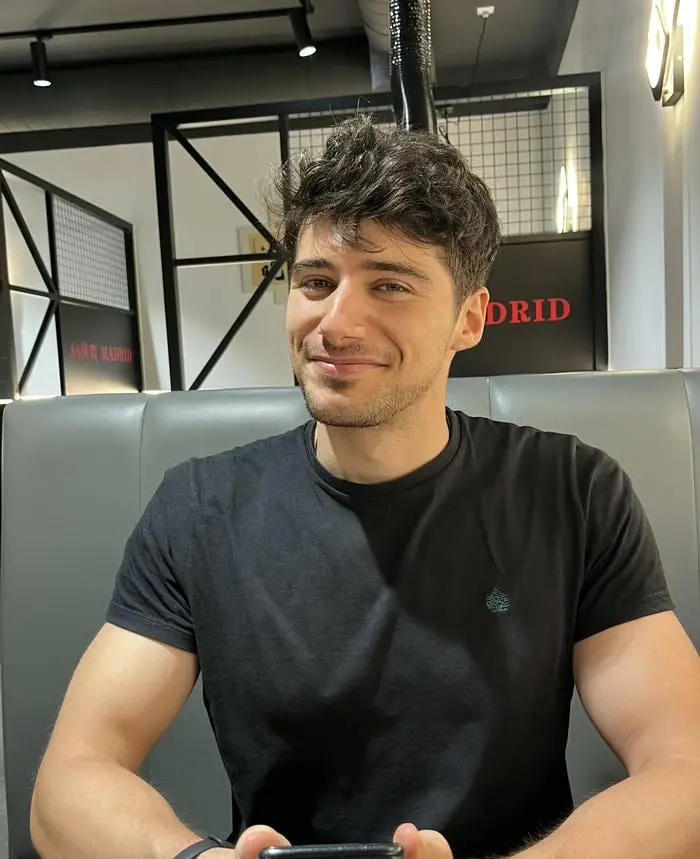 Chàng trai ấn độ điển trai mỹ nam sở hữu vẻ ngoài cuốn hút Chàng trai ấn độ điển trai mỹ nam sở hữu vẻ ngoài cuốn hút