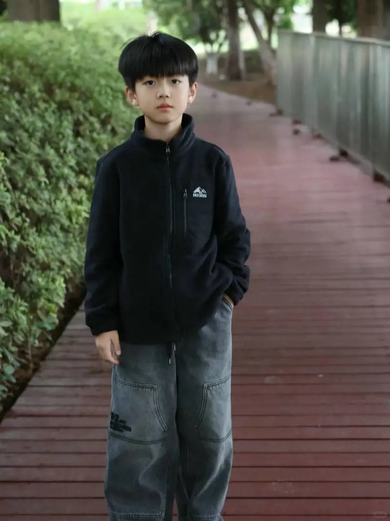 Chàng trai dễ thương tuổi phong cách điển trai hiện đại Chàng trai dễ thương tuổi phong cách điển trai hiện đại