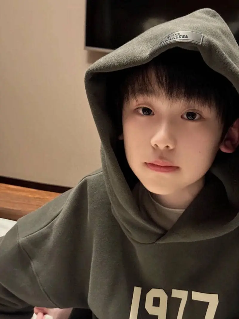 Chàng trai kháu khỉnh tuổi điển trai gương mặt sáng láng Chàng trai kháu khỉnh tuổi điển trai gương mặt sáng láng