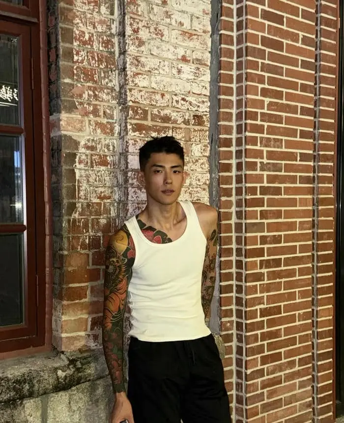 Chàng trai phong tráng hình xăm cá rồng nổi bật khoe vóc dáng Chàng trai phong tráng hình xăm cá rồng nổi bật khoe vóc dáng