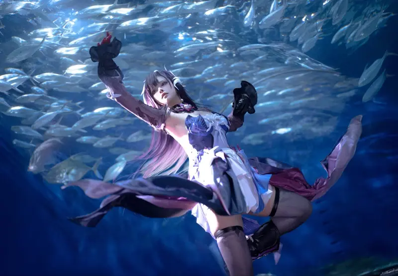 Coser anime dâm lồn ướt át giữa đàn cá Coser anime dâm lồn ướt át giữa đàn cá
