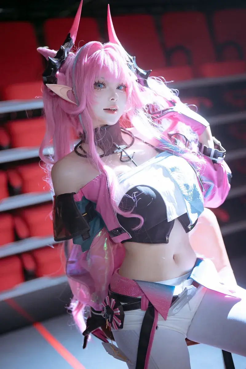 Cosplay anime quỷ hồng vú bự lồn hé dâm Cosplay anime quỷ hồng vú bự lồn hé dâm