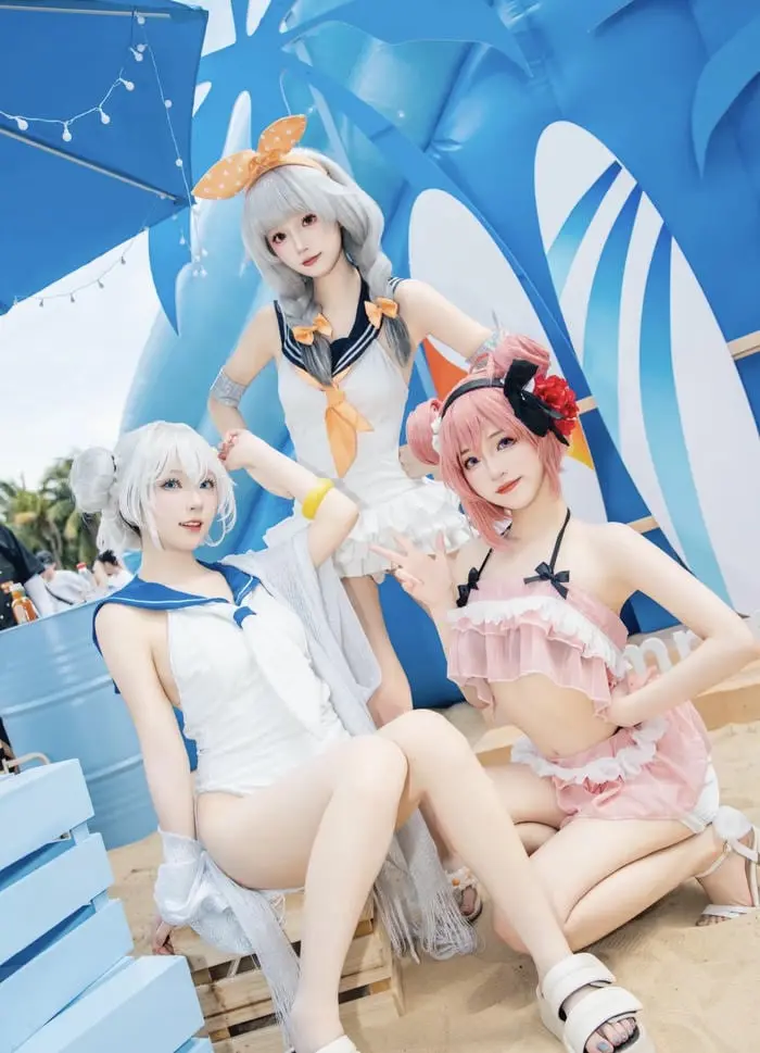 Cosplay bikini gợi cảm ba cô gái xinh tươi tạo dáng đáng yêu Cosplay bikini gợi cảm ba cô gái xinh tươi tạo dáng đáng yêu
