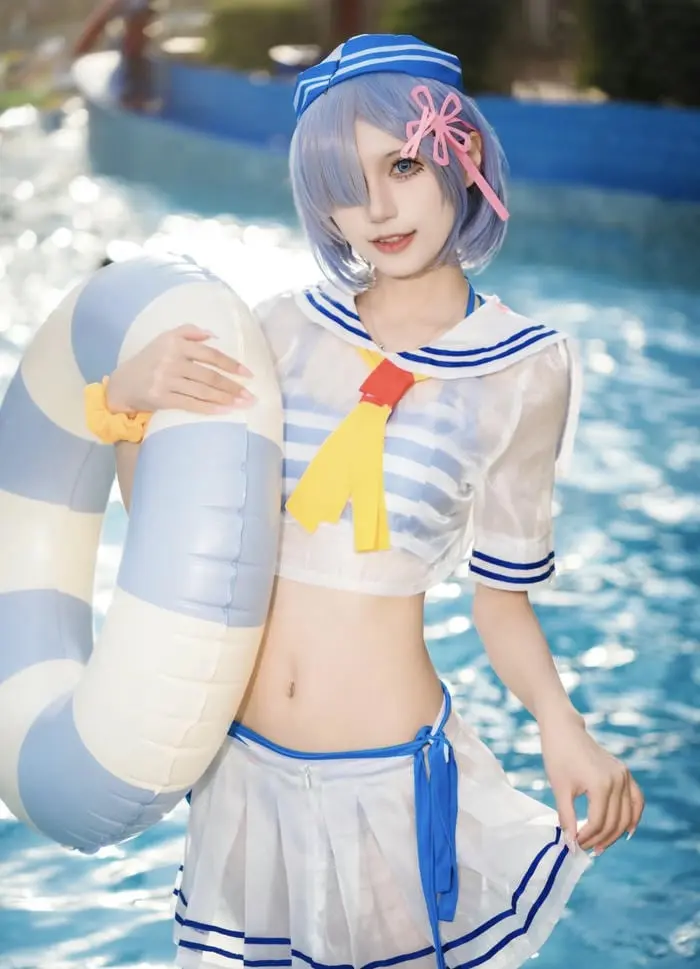 Cosplay bikini gợi cảm cùng trang phục thủy thủ đáng yêu Cosplay bikini gợi cảm cùng trang phục thủy thủ đáng yêu