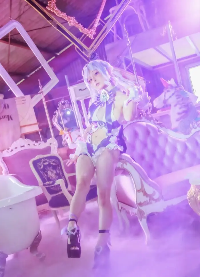 Cosplay bikini gợi cảm trên ngựa gỗ trang phục tắm quyến rũ Cosplay bikini gợi cảm trên ngựa gỗ trang phục tắm quyến rũ