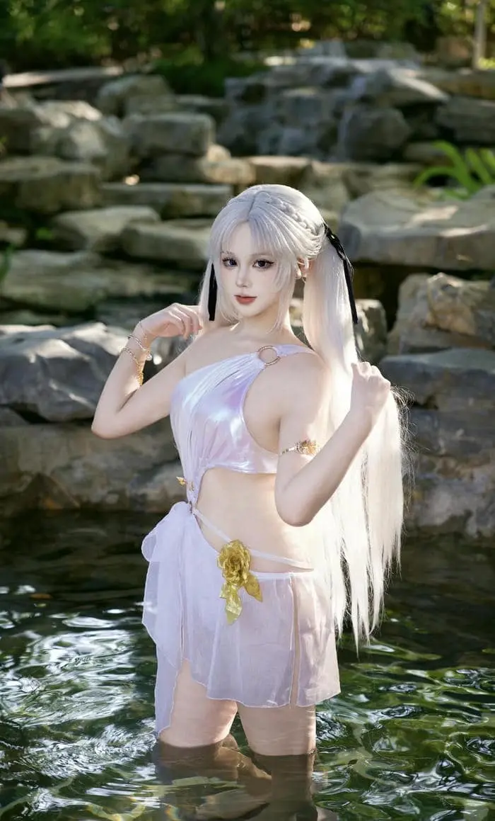 Cosplay bikini quyến rũ tạo hình nhân vật gợi cảm trong trang phục tắm Cosplay bikini quyến rũ tạo hình nhân vật gợi cảm trong trang phục tắm