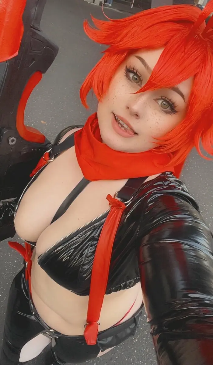 Cosplay bưởi khủng dâm đãng ôm súng Cosplay bưởi khủng dâm đãng ôm súng