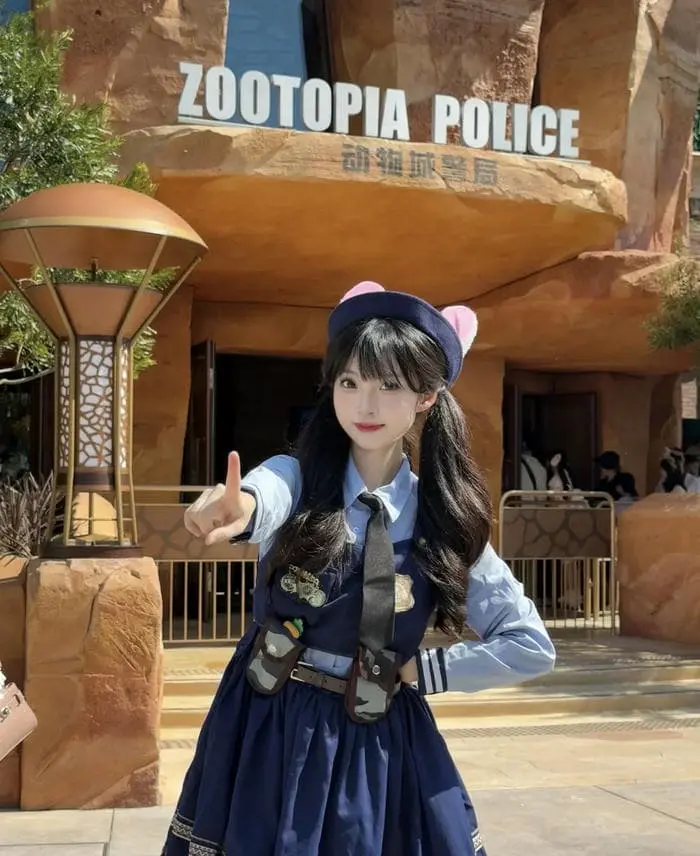 Cosplay cute judy hopps xinh tươi trước trụ sở cảnh sát zootopia Cosplay cute judy hopps xinh tươi trước trụ sở cảnh sát zootopia