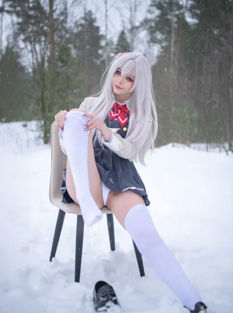 Cosplay dâm lồn học sinh dang rộng tuyết rơi Cosplay dâm lồn học sinh dang rộng tuyết rơi