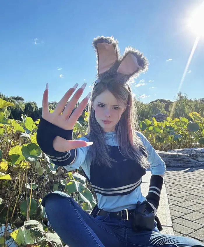 Cosplay dễ thương nàng thỏ xinh tươi tạo dáng ngoài trời đáng yêu Cosplay dễ thương nàng thỏ xinh tươi tạo dáng ngoài trời đáng yêu