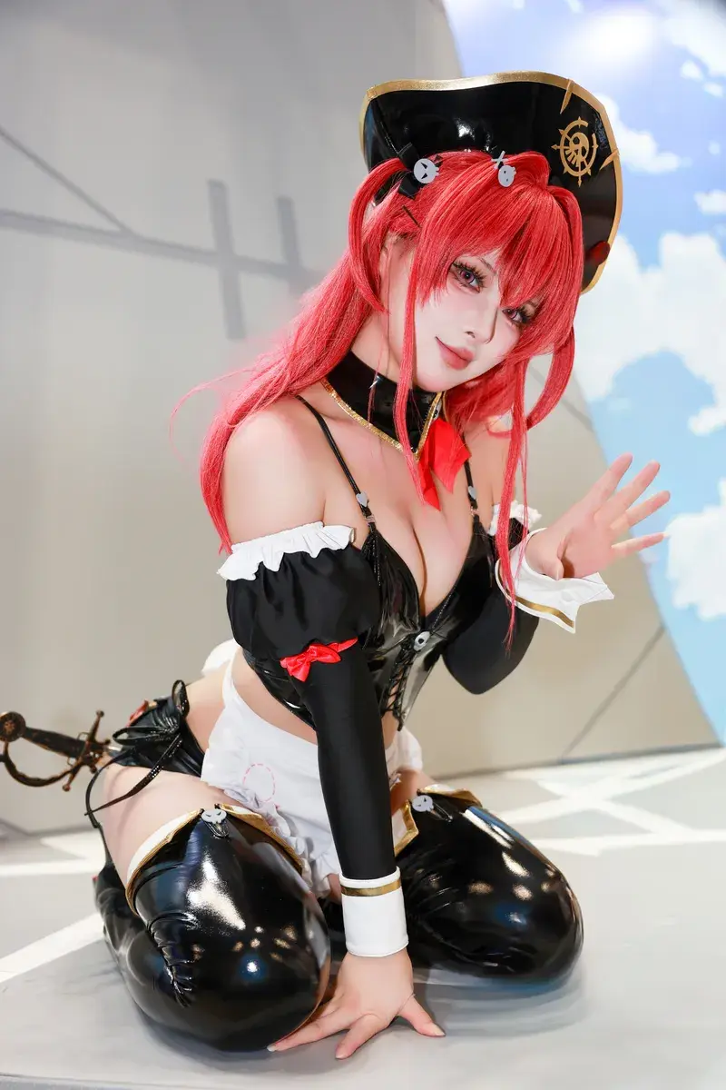 Cosplay hải tặc đỏ dâm lồn nứng múp Cosplay hải tặc đỏ dâm lồn nứng múp