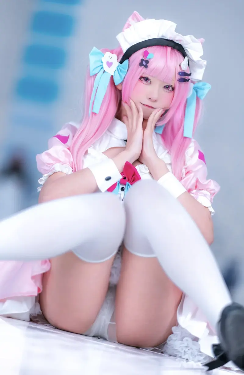 Cosplay maid anime lộ lồn trắng dạng chân dâm Cosplay maid anime lộ lồn trắng dạng chân dâm