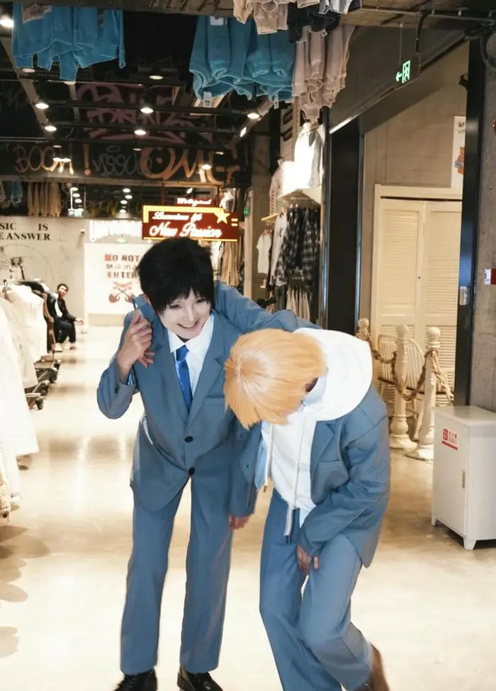 Cosplay nhân vật anime ấn tượng trong bộ vest lịch lãm Cosplay nhân vật anime ấn tượng trong bộ vest lịch lãm