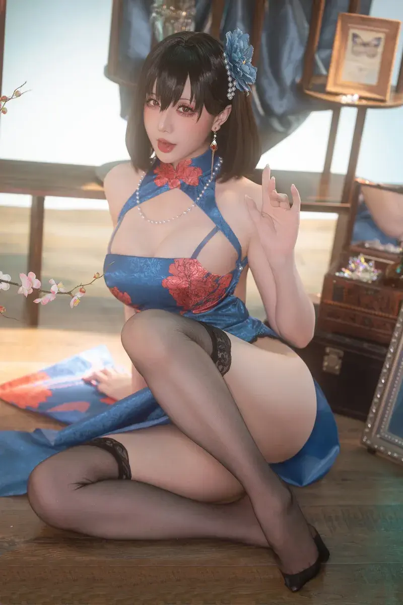 Cosplay qipao dâm đãng banh lồn lộ vú Cosplay qipao dâm đãng banh lồn lộ vú