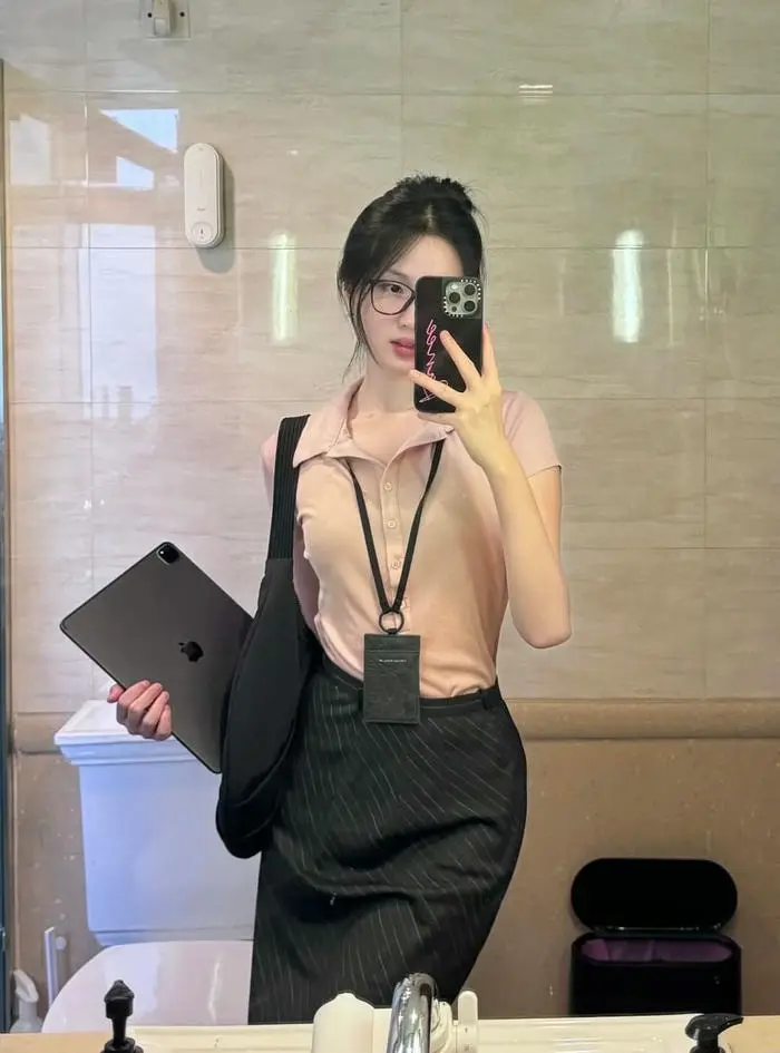 Cosplay thư kí gợi cảm diện mạo quyến rũ của nhân viên văn phòng Cosplay thư kí gợi cảm diện mạo quyến rũ của nhân viên văn phòng