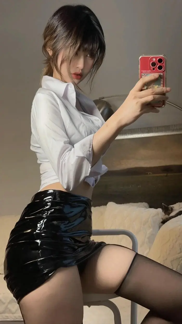 Cosplay thư kí gợi cảm diện mạo quyến rũ cùng phong cách táo bạo Cosplay thư kí gợi cảm diện mạo quyến rũ cùng phong cách táo bạo