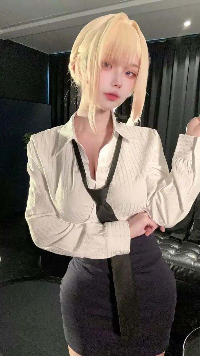 Cosplay thư kí gợi cảm khoe dáng trong bộ trang phục quyến rũ Cosplay thư kí gợi cảm khoe dáng trong bộ trang phục quyến rũ