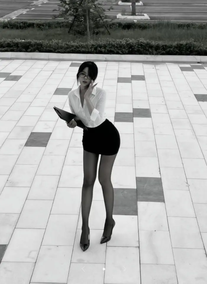 Cosplay thư kí gợi cảm quyến rũ diện mạo nữ sinh văn phòng nóng bỏng Cosplay thư kí gợi cảm quyến rũ diện mạo nữ sinh văn phòng nóng bỏng