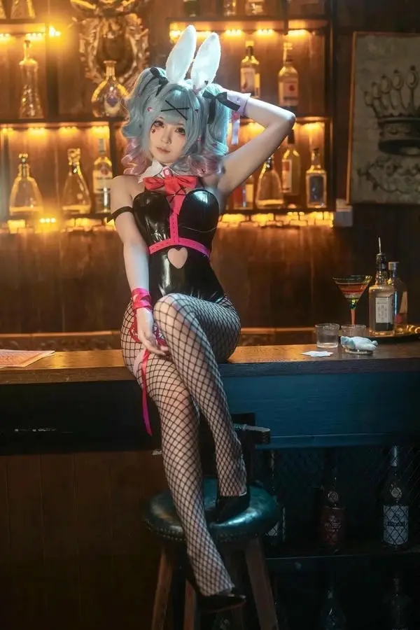 Gái cos bunny xinh lồn hồng bar dâm Gái cos bunny xinh lồn hồng bar dâm