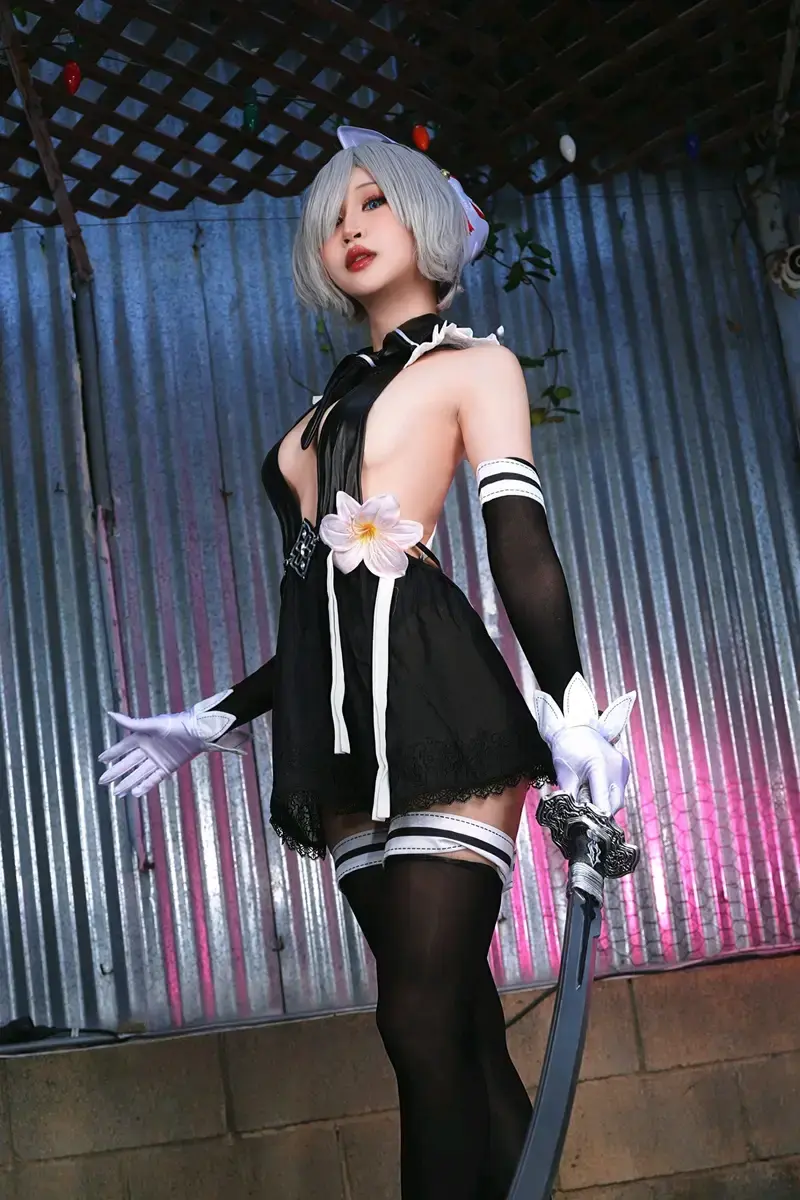 Gái cosplay anime vú to lồn hồng cầm kiếm Gái cosplay anime vú to lồn hồng cầm kiếm