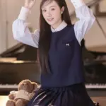 Gái tiktok xinh tươi tạo dáng cùng gấu bông ảnh học sinh đáng yêu
