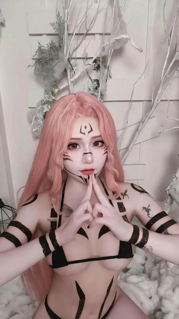 Gái xinh cos Yorozu lồn tape dâm rỉ Gái xinh cos Yorozu lồn tape dâm rỉ