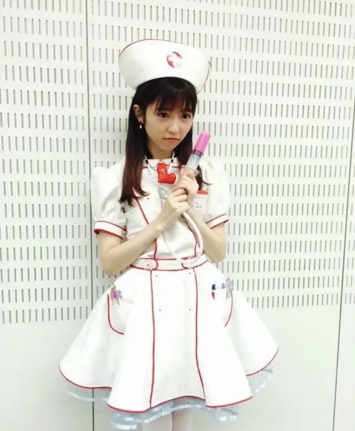 Nữ cosplayer dễ thương trong vai y tá xinh xắn dịu dàng Nữ cosplayer dễ thương trong vai y tá xinh xắn dịu dàng