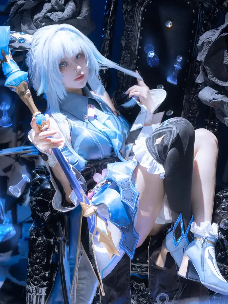 Nữ hoàng cosplay anime dâm ngồi ngai khoe lồn ướt Nữ hoàng cosplay anime dâm ngồi ngai khoe lồn ướt