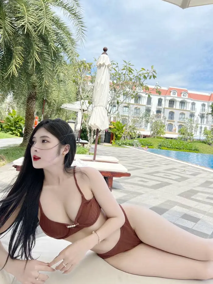 Quỳnh alee gợi cảm bikini quyến rũ bên hồ bơi sang trọng Quỳnh alee gợi cảm bikini quyến rũ bên hồ bơi sang trọng
