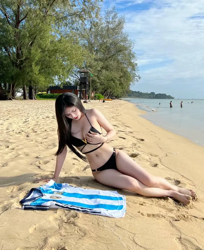 Quỳnh alee khoe dáng bikini gợi cảm trên bãi biển tuyệt đẹp Quỳnh alee khoe dáng bikini gợi cảm trên bãi biển tuyệt đẹp